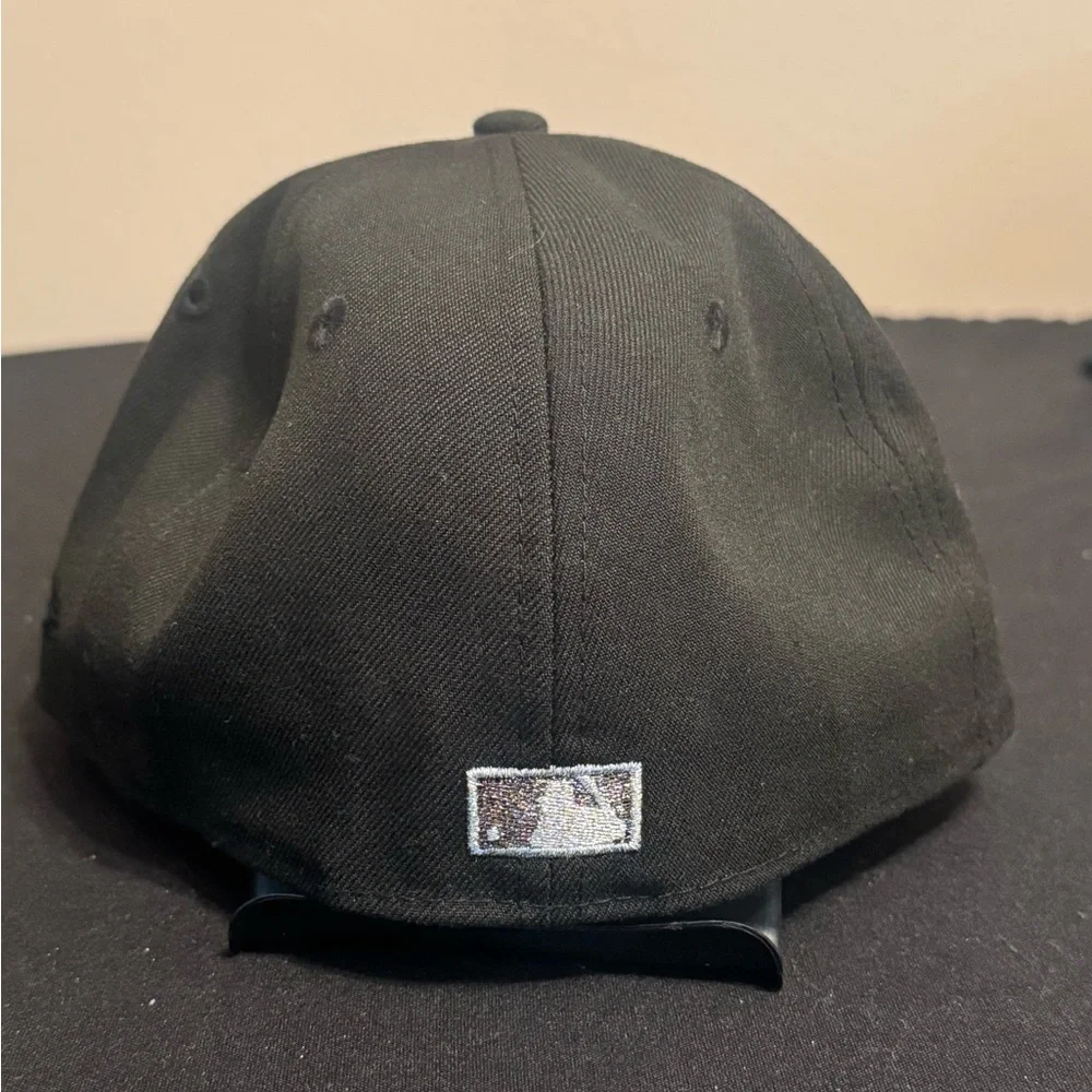 New Era 59FIFTY Black and Pink Cap